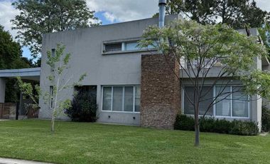 VENTA CASA 6 AMB BARRIO CERRADO EL AROMO, ESCOBAR