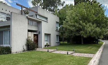 VENTA CASA 6 AMB BARRIO CERRADO EL AROMO, ESCOBAR