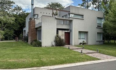 VENTA CASA 6 AMB BARRIO CERRADO EL AROMO, ESCOBAR