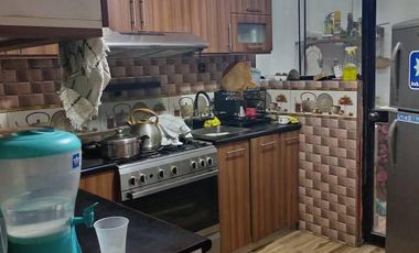 Oportunidad : Casa de 2 Pisos + Aires en San Juan de Lurigancho