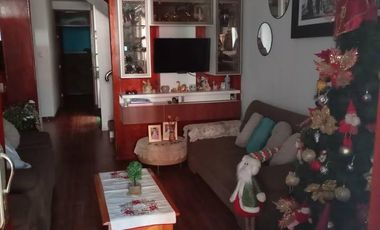 Oportunidad : Casa de 2 Pisos + Aires en San Juan de Lurigancho
