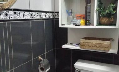 Oportunidad : Casa de 2 Pisos + Aires en San Juan de Lurigancho
