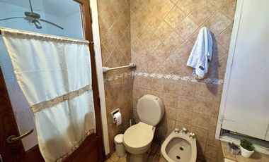 Venta Wilde Casa c/cochera, patio y jardín.PERMUTA