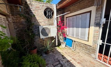 Venta Wilde Casa c/cochera, patio y jardín.PERMUTA