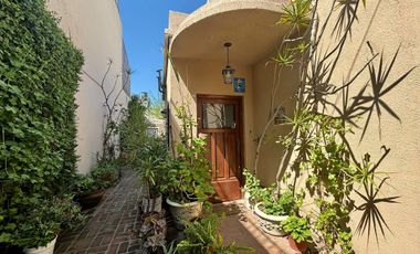 Venta Wilde Casa c/cochera, patio y jardín.PERMUTA