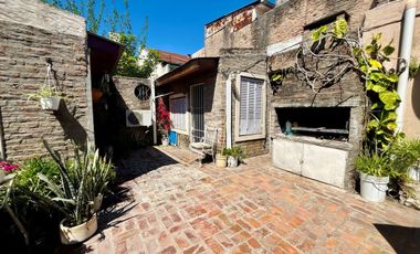 Venta Wilde Casa c/cochera, patio y jardín.PERMUTA