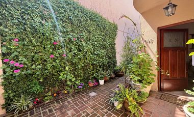 Venta Wilde Casa c/cochera, patio y jardín.PERMUTA