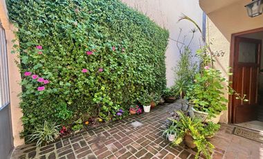 Venta Wilde Casa c/cochera, patio y jardín.PERMUTA