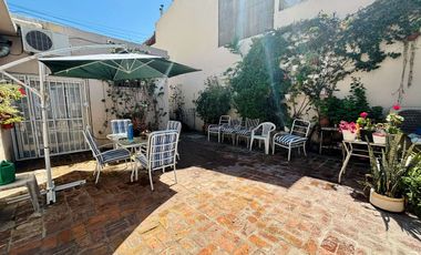 Venta Wilde Casa c/cochera, patio y jardín.PERMUTA