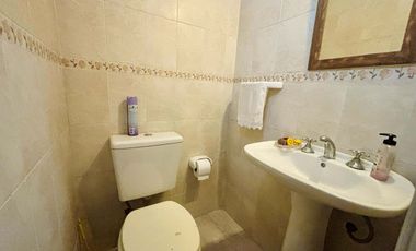 Venta Wilde Casa c/cochera, patio y jardín.PERMUTA