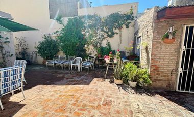 Venta Wilde Casa c/cochera, patio y jardín.PERMUTA