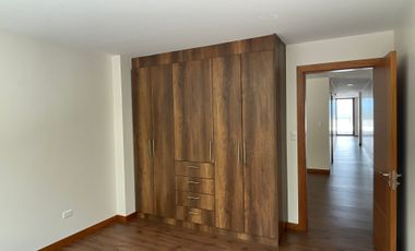 Venta amplio departamento de 163m2 de 3 dormitorios en Nayón