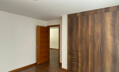 Venta amplio departamento de 163m2 de 3 dormitorios en Nayón