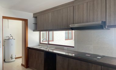 Venta amplio departamento de 163m2 de 3 dormitorios en Nayón