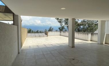 Venta amplio departamento de 163m2 de 3 dormitorios en Nayón