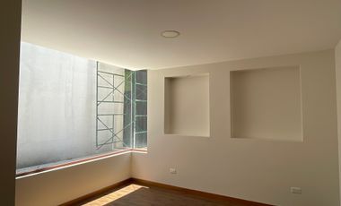 Venta amplio departamento de 163m2 de 3 dormitorios en Nayón