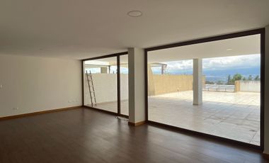 Venta amplio departamento de 163m2 de 3 dormitorios en Nayón