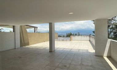 Venta amplio departamento de 163m2 de 3 dormitorios en Nayón