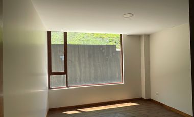 Venta amplio departamento de 163m2 de 3 dormitorios en Nayón