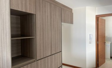 Venta amplio departamento de 163m2 de 3 dormitorios en Nayón