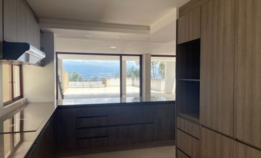 Venta amplio departamento de 163m2 de 3 dormitorios en Nayón
