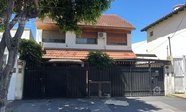 Exc. Dúplex 5 Amb. con Fondo, Garaje y Play-room (TODO EQUIPADO)