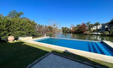 Casa en alquiler en barrio Barrancas del Lago - Nordelta