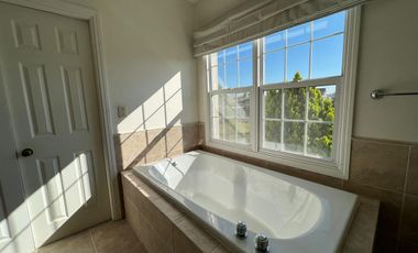 Casa en alquiler en barrio Barrancas del Lago - Nordelta