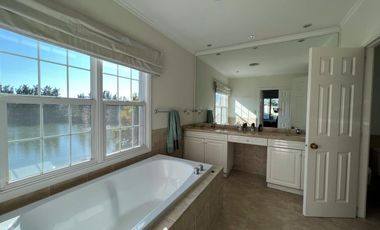 Casa en alquiler en barrio Barrancas del Lago - Nordelta