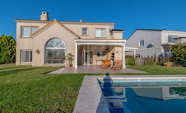 Casa en alquiler en barrio Barrancas del Lago - Nordelta