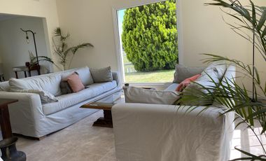 Casa en alquiler en barrio Barrancas del Lago - Nordelta