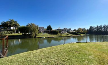 Casa en alquiler en barrio Barrancas del Lago - Nordelta