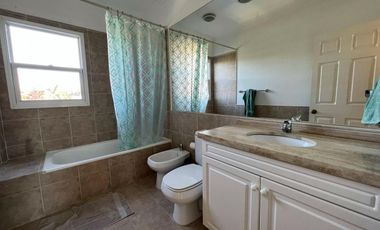 Casa en alquiler en barrio Barrancas del Lago - Nordelta