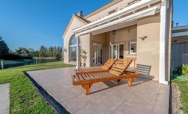 Casa en alquiler en barrio Barrancas del Lago - Nordelta