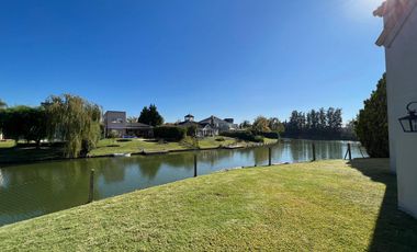 Casa en alquiler en barrio Barrancas del Lago - Nordelta