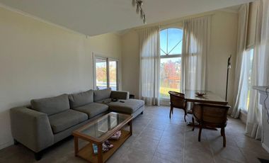 Casa en alquiler en barrio Barrancas del Lago - Nordelta