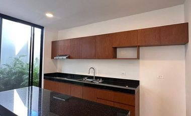 CASA TIPO TOWNHOUSE EN TEMOZÓN DE ENTREGA INMEDIATA