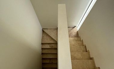 CASA TIPO TOWNHOUSE EN TEMOZÓN DE ENTREGA INMEDIATA