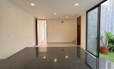 CASA TIPO TOWNHOUSE EN TEMOZÓN DE ENTREGA INMEDIATA