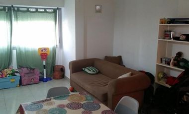 Excelente 2 AMB en Planta Baja al frente.-  Banfield Este