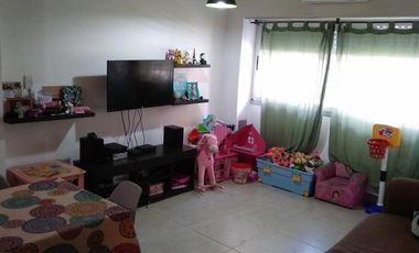 Excelente 2 AMB en Planta Baja al frente.-  Banfield Este