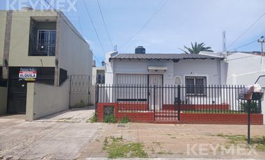 VENTA DE CASA CON TRES UNIDADES FUNCIONALES EN ISIDRO CASANOVA, IDEAL INVERSOR