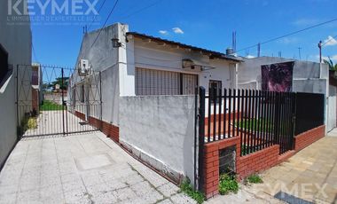 VENTA DE CASA CON TRES UNIDADES FUNCIONALES EN ISIDRO CASANOVA, IDEAL INVERSOR