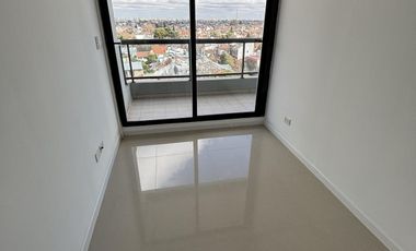 Departamento 3 ambientes nuevo. Olivos.