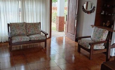 HERMOSO CHALET DE 3 AMBIENTES - UBICADO A SOLO 2 CUADRAS DEL MAR -