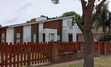 HERMOSO CHALET DE 3 AMBIENTES - UBICADO A SOLO 2 CUADRAS DEL MAR -