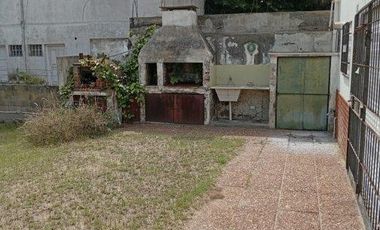 HERMOSO CHALET DE 3 AMBIENTES - UBICADO A SOLO 2 CUADRAS DEL MAR -