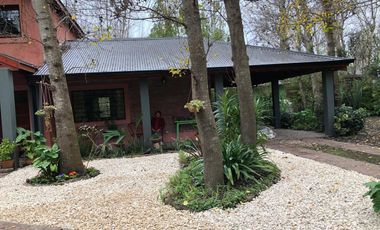 Casa en  sobre 2 lotes Mar de Cobo - Zona bosque