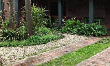 Casa en  sobre 2 lotes Mar de Cobo - Zona bosque