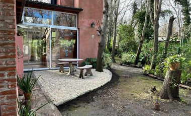 Casa en  sobre 2 lotes Mar de Cobo - Zona bosque